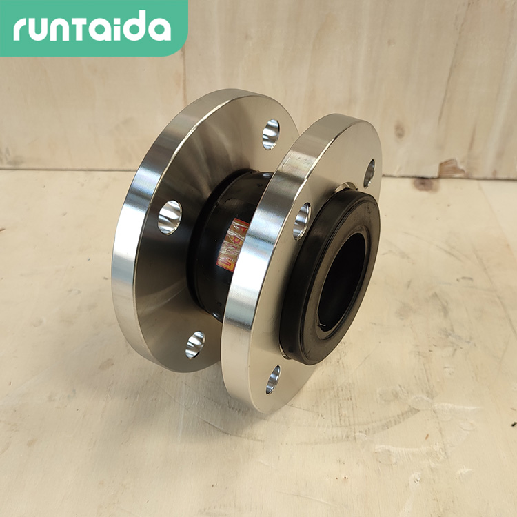 不鏽鋼法（fǎ）蘭橡膠軟接（jiē）頭