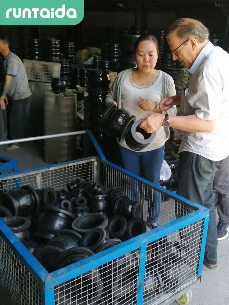 橡膠軟接頭（tóu）國外客戶訪廠驗貨